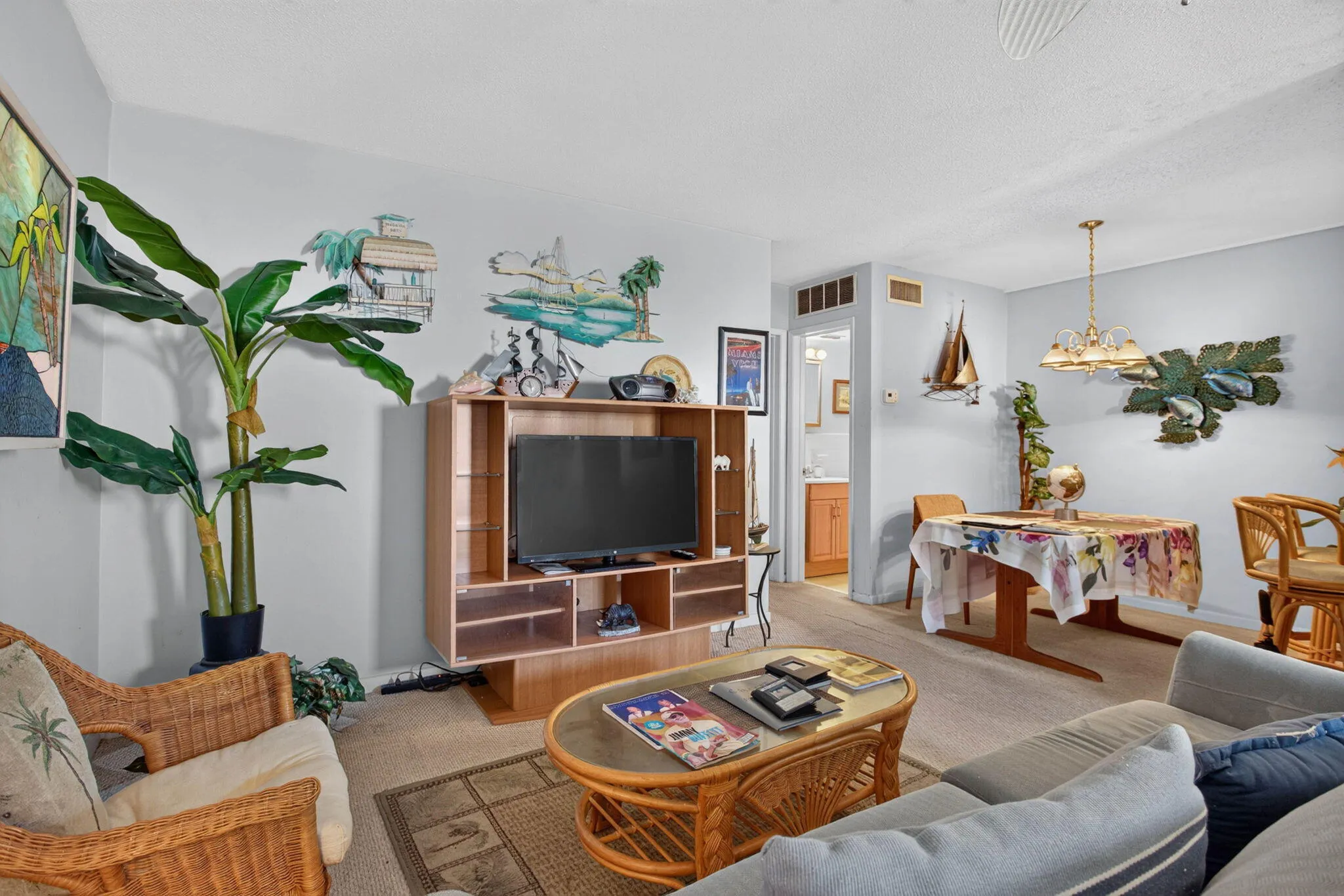 Very Luminous Living room