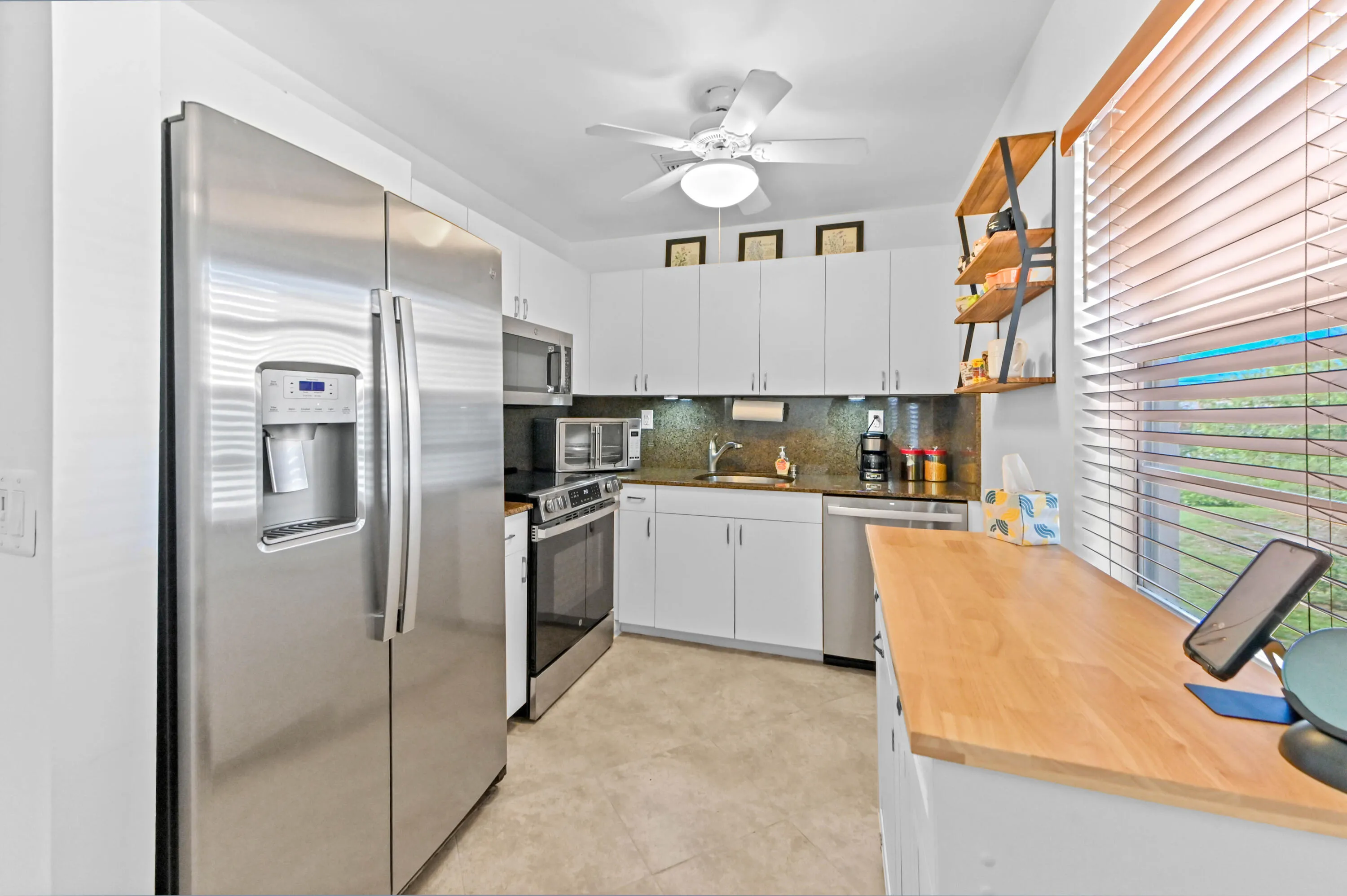 12 Kitchen 01
