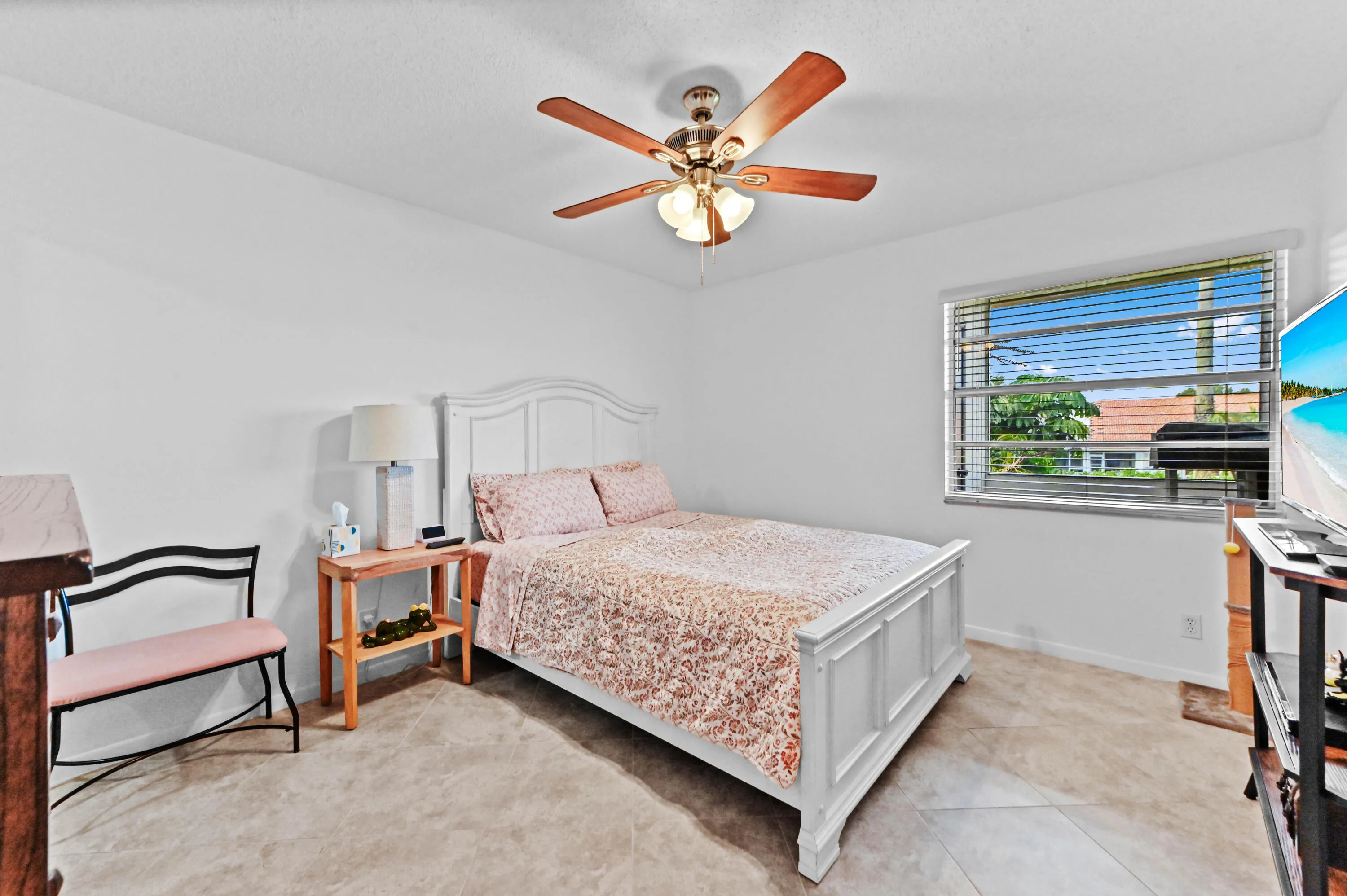 18 Bedroom 01
