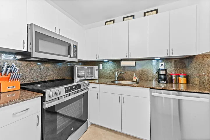 13 Kitchen 02