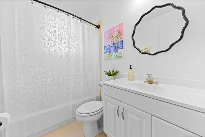 14 Bathroom 01