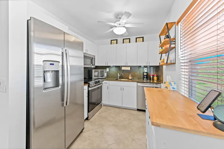 12 Kitchen 01