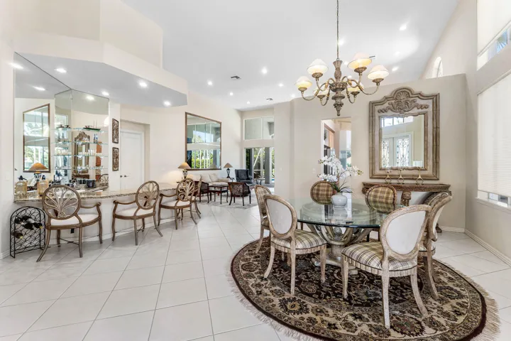 Dining/Bar
