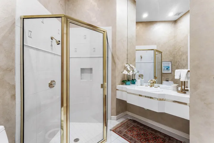 Powder/Guest Bath