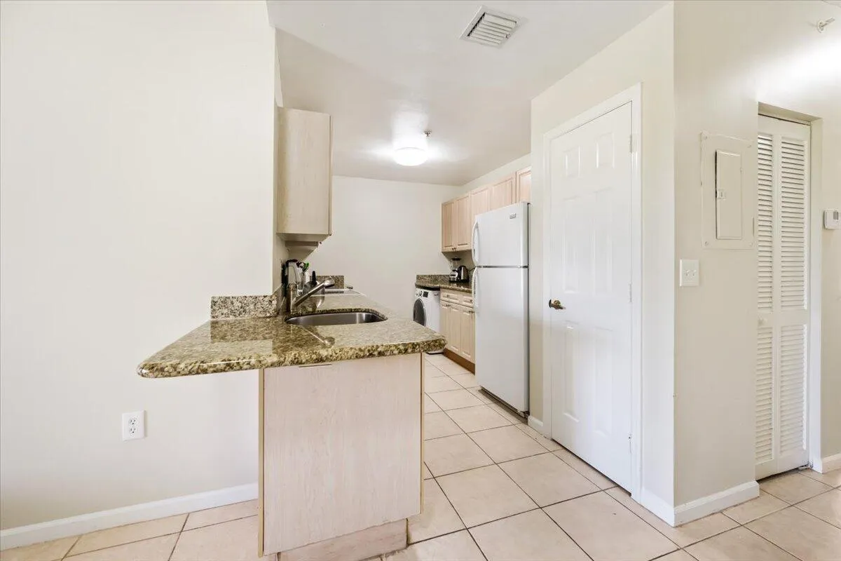 9 - Kitchen