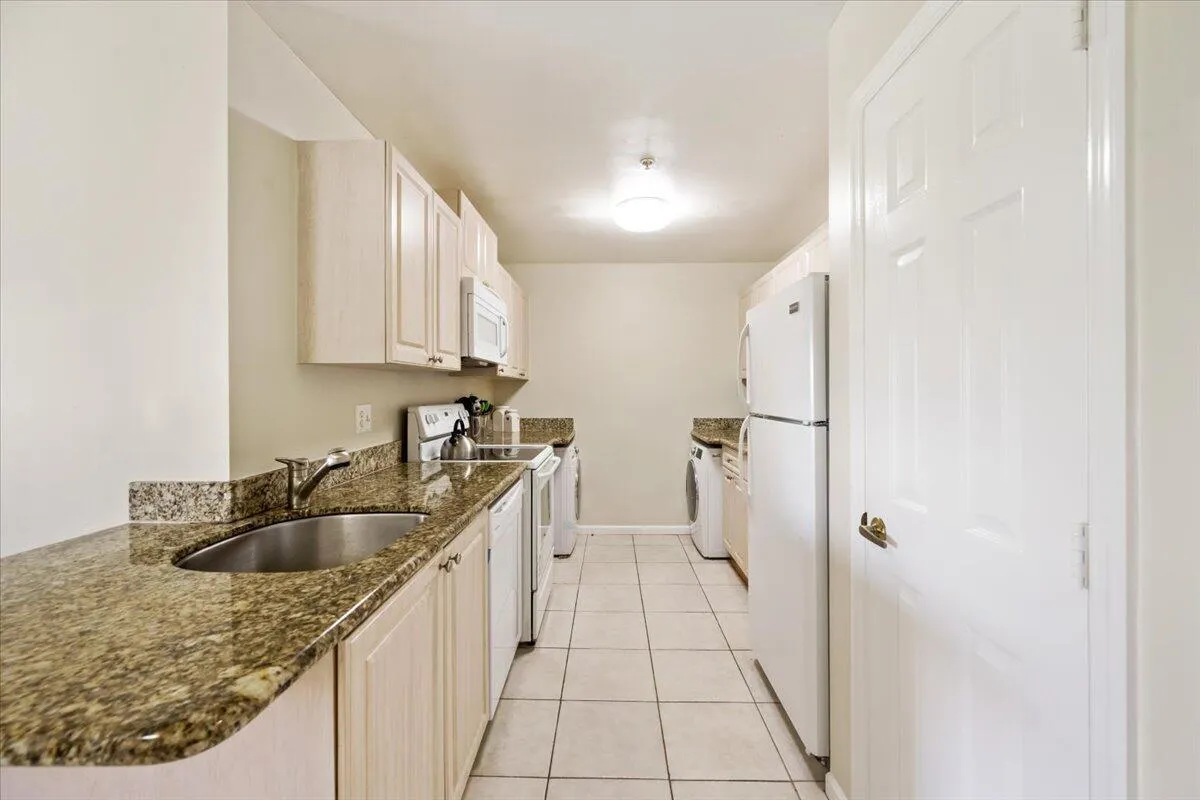 10 - Kitchen