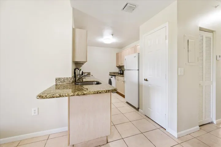 9 - Kitchen