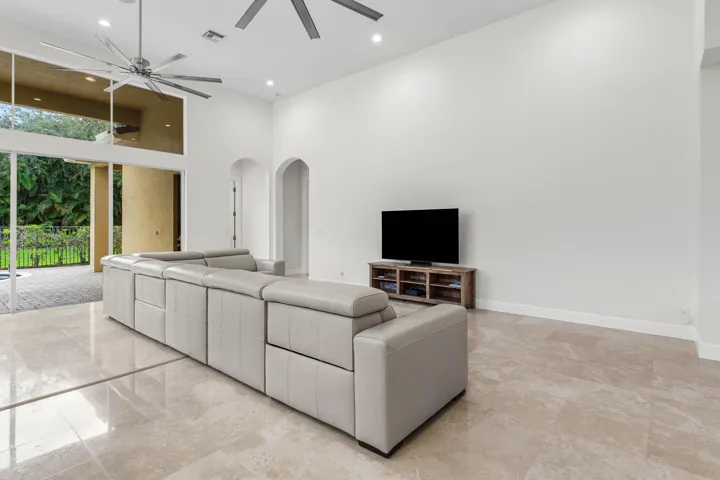 013-8126ValhallaDrive-DelrayBeach-FL-334