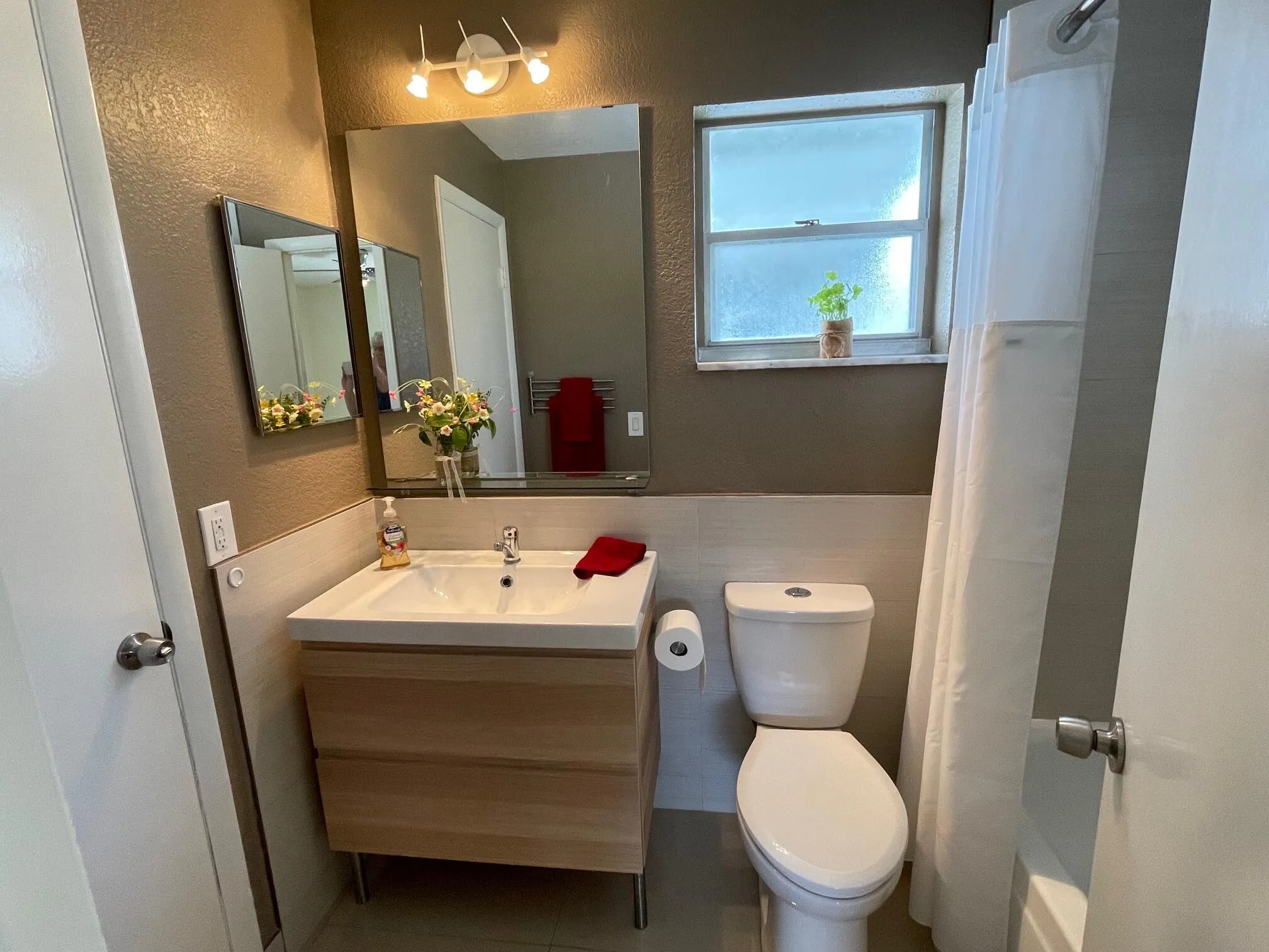 2ND BATHROOM