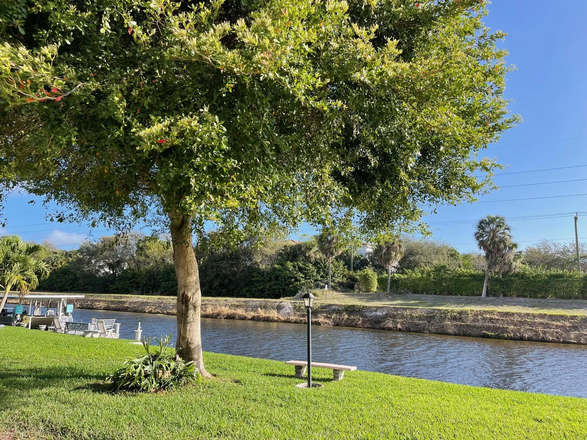 VIEWS OF CANAL, BOATS GOING BY, JET SKIES & MORE!