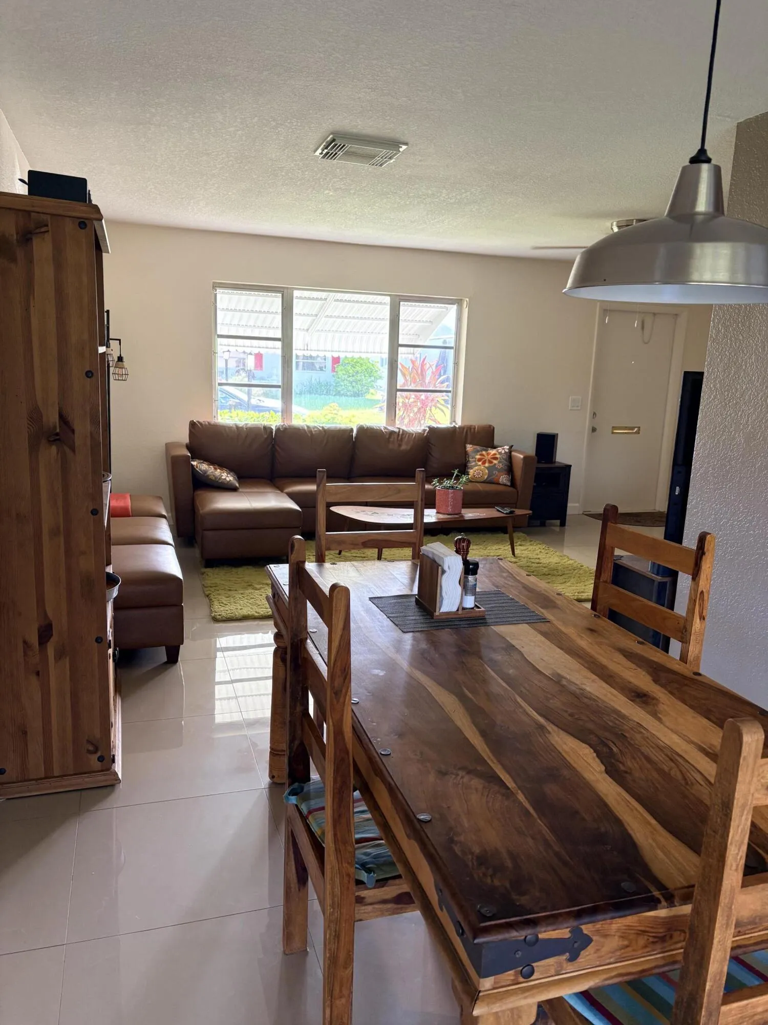 THIS PHOTO IS WITH TENANT FURNITURE. TENANT WILL BE MOVING BY OCT 31st.