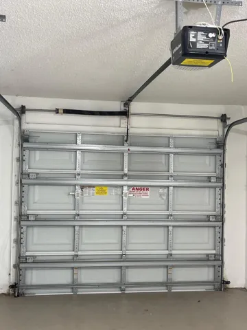 1 CAR GARAGE