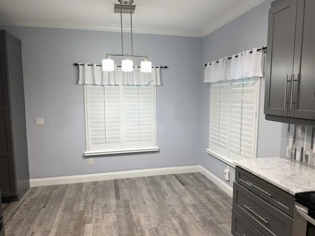 Kitchen with eat in area