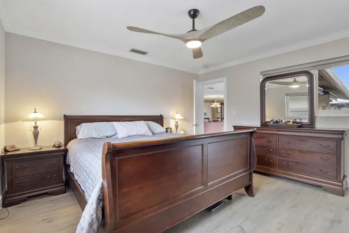 6321 NE 22nd Ave_035