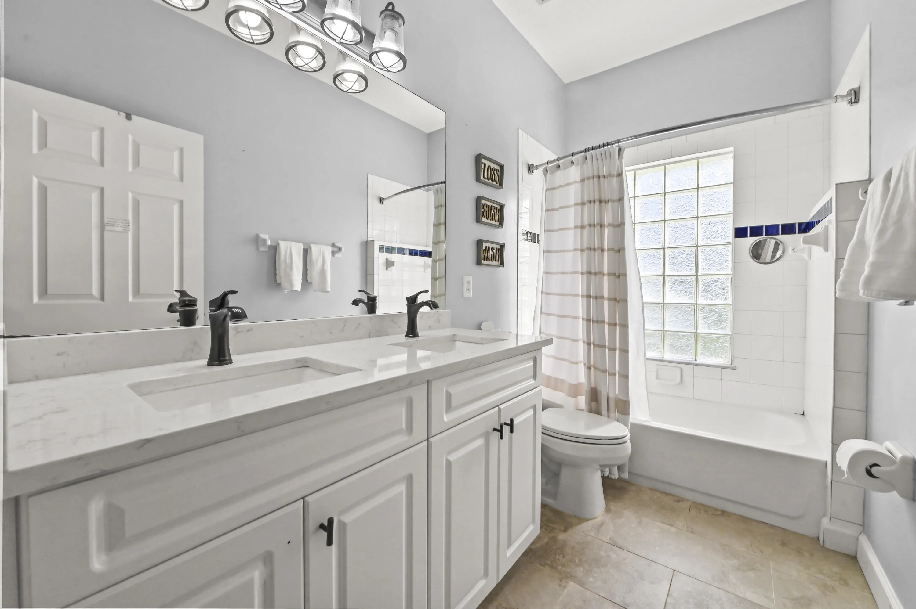 27 Bathroom 01