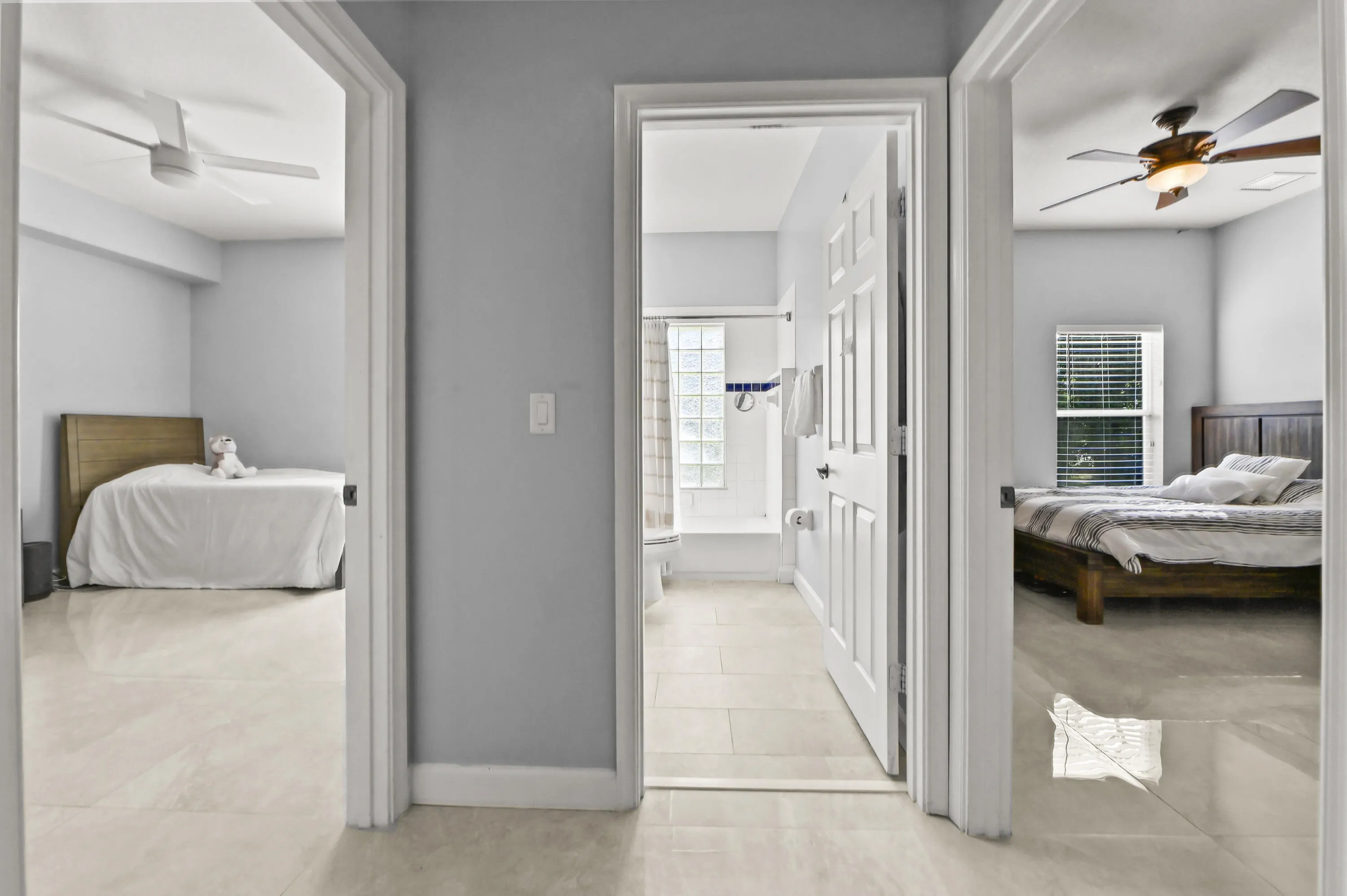 22 Hallway 01