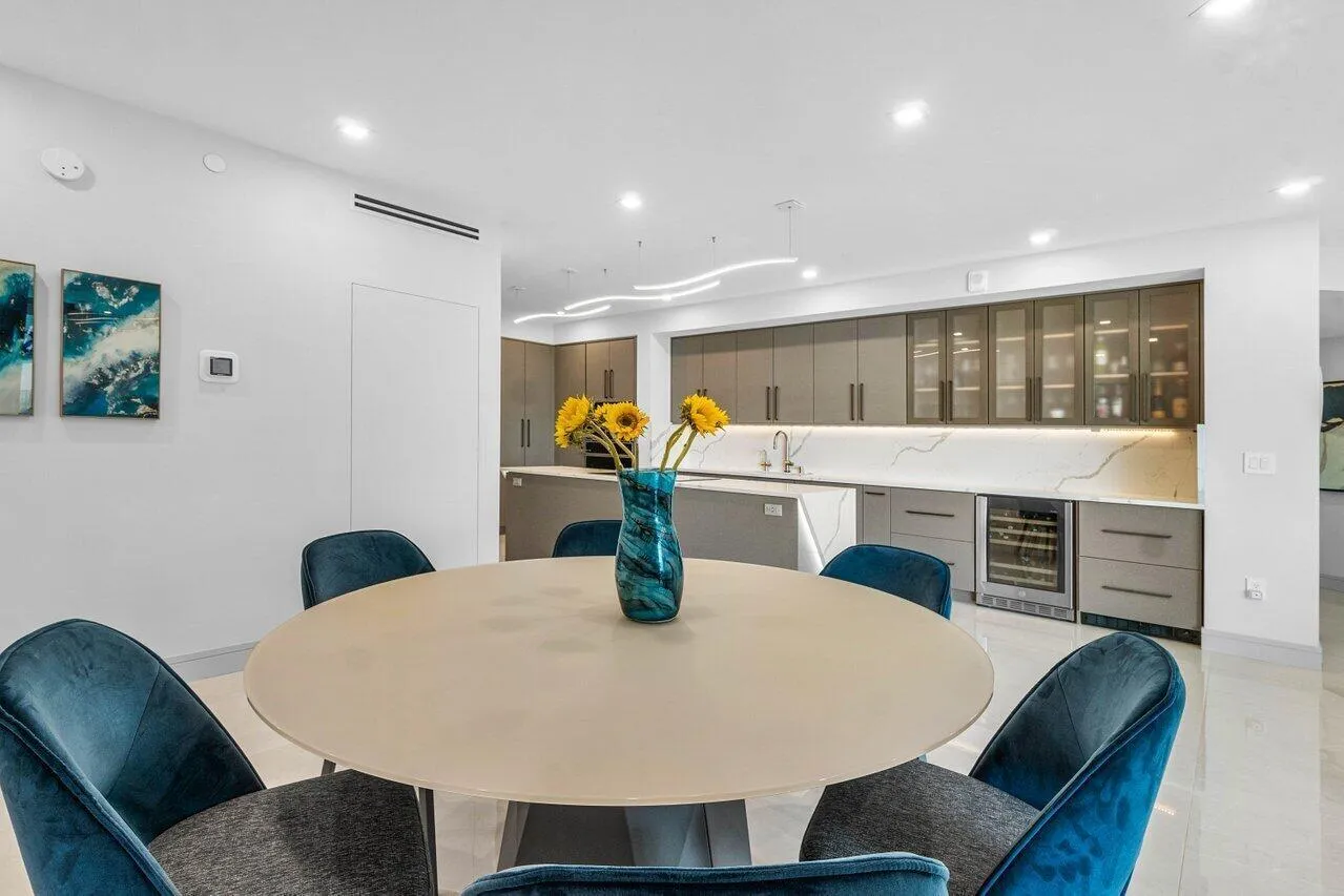 OPEN FLOORPLAN!