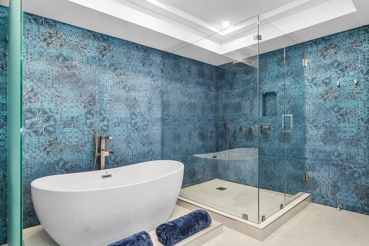 SEPARATE SOAKING TUB