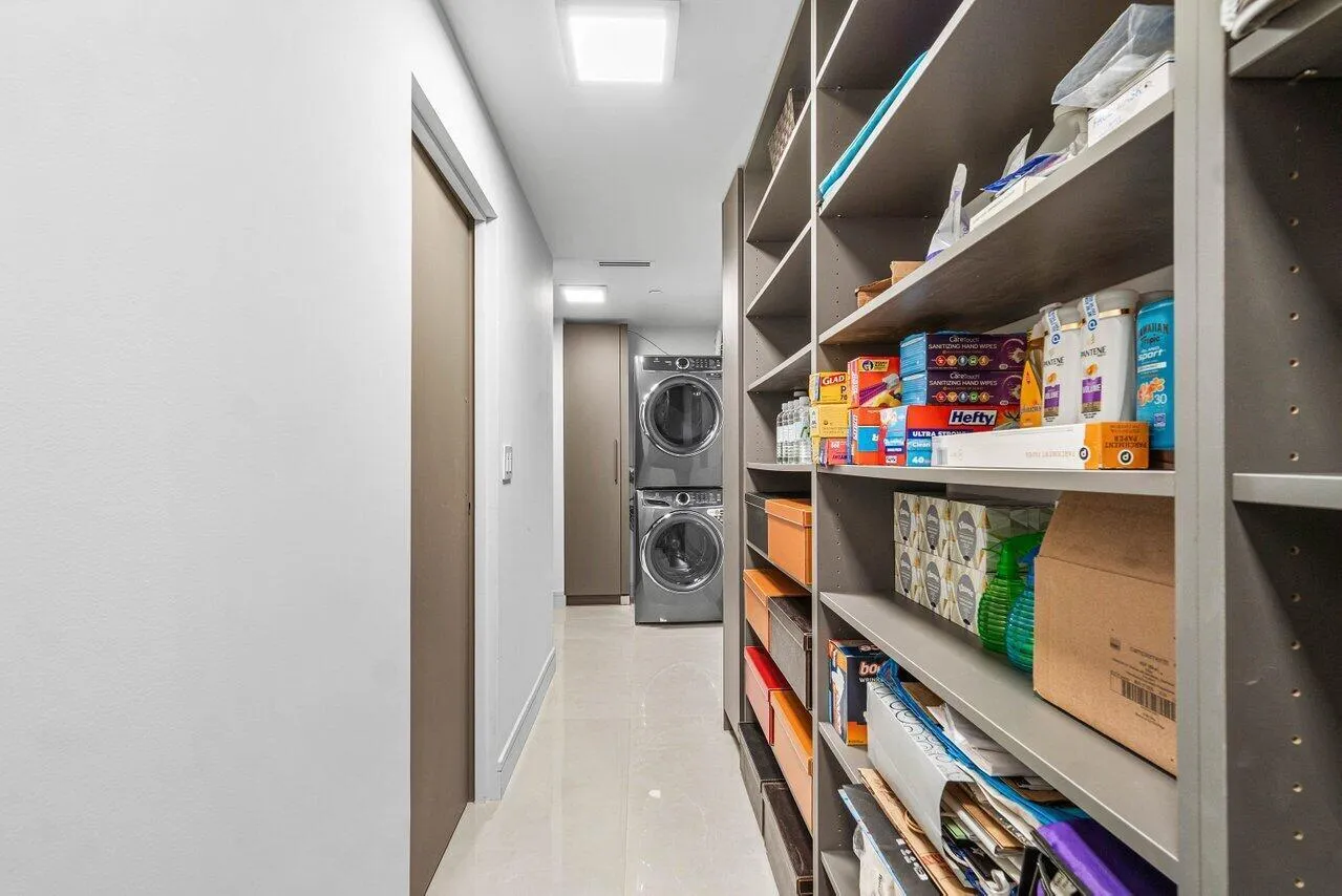 WASHER/DRYER AND TONS OF STORAGE!