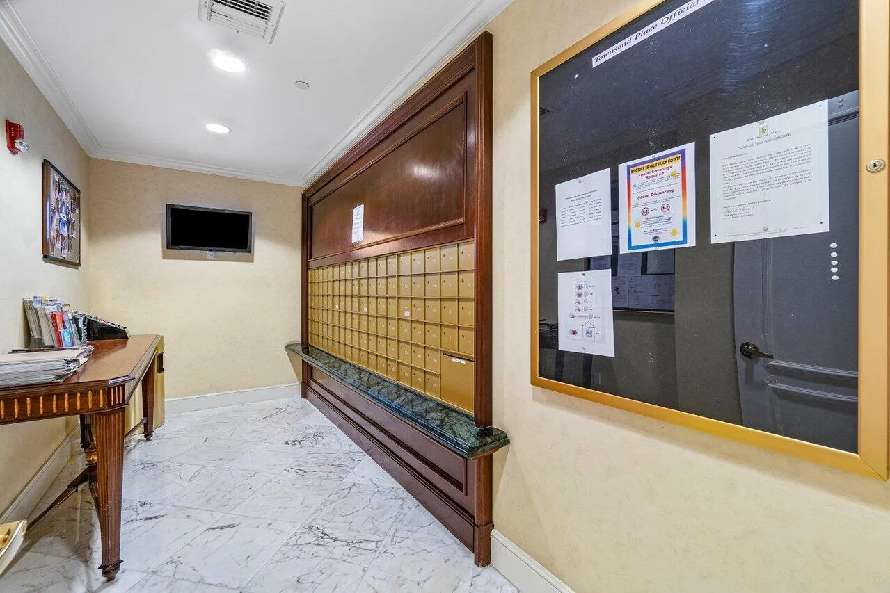 053-550SoutheastMiznerBoulevard-BocaRato