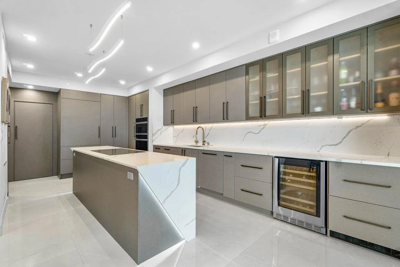 STUNNING RENOVATED KITCHEN!