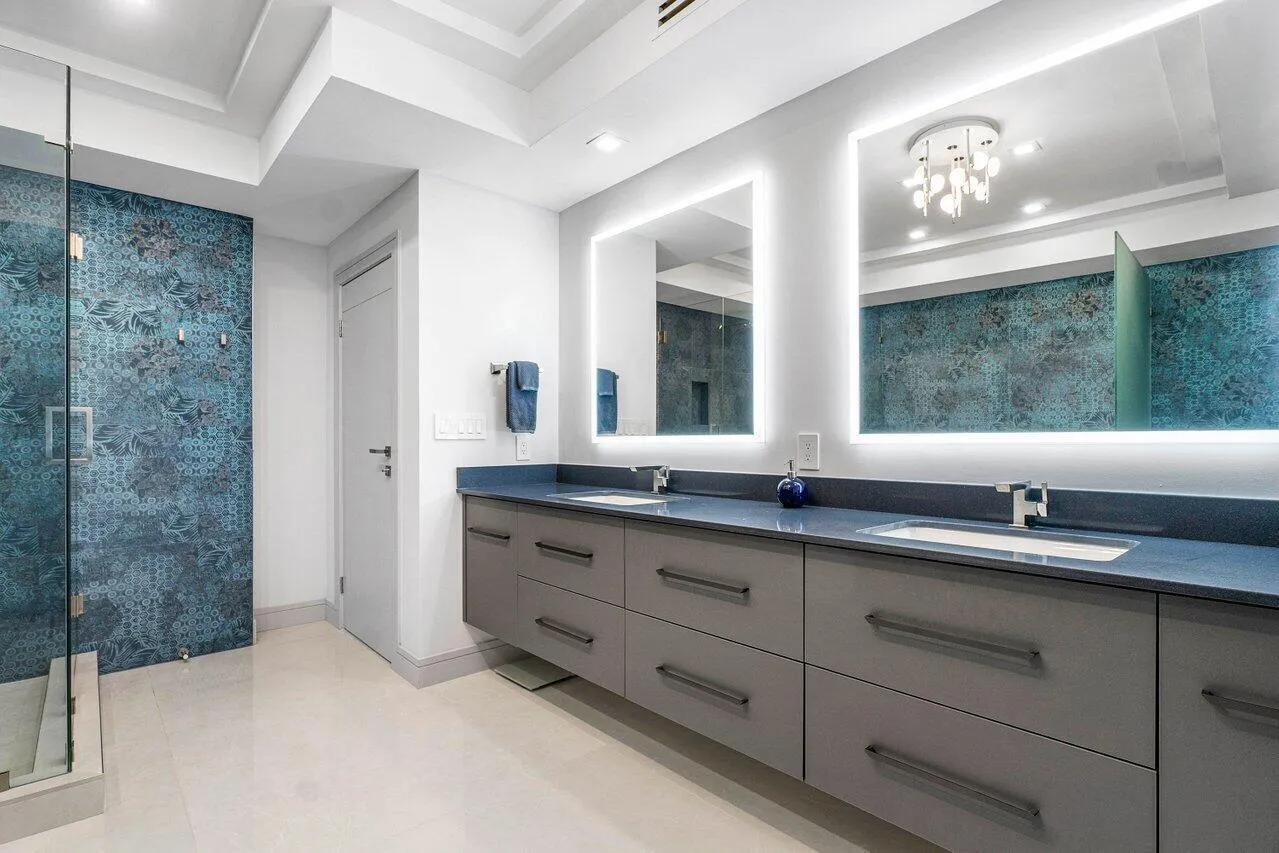 PRIMARY BATHROOM!