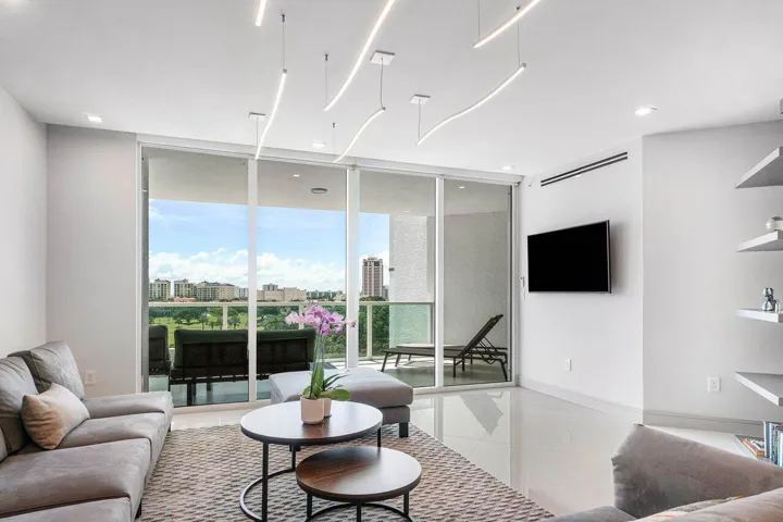 STUNNING GOLF VIEWS!