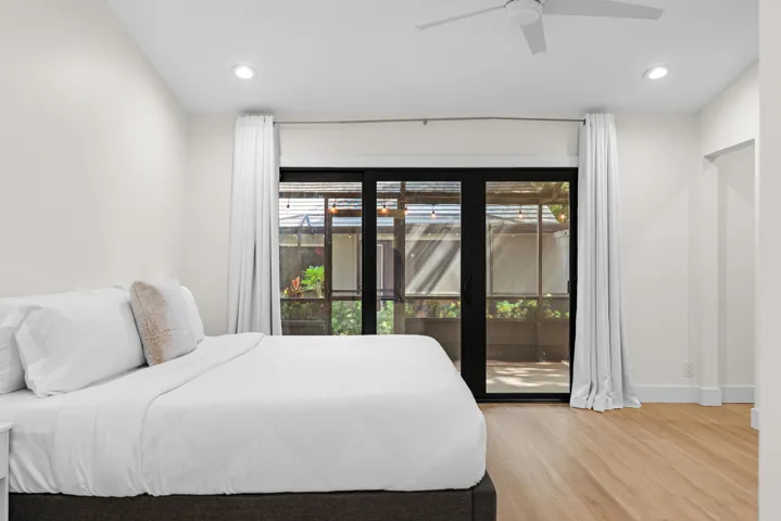 Primary Bedroom (King Bed)