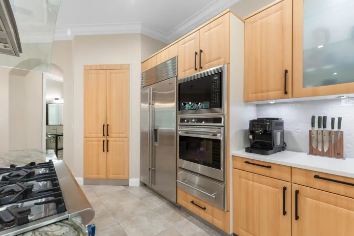 A beautifully integrated appliance wall pairs premium performance with clean European cabinetry, keeping everything within easy reach while preserving the kitchen’s streamlined design.