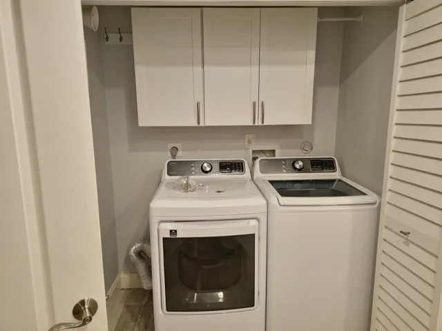 Full size w/d in laundry closet with additional storage
