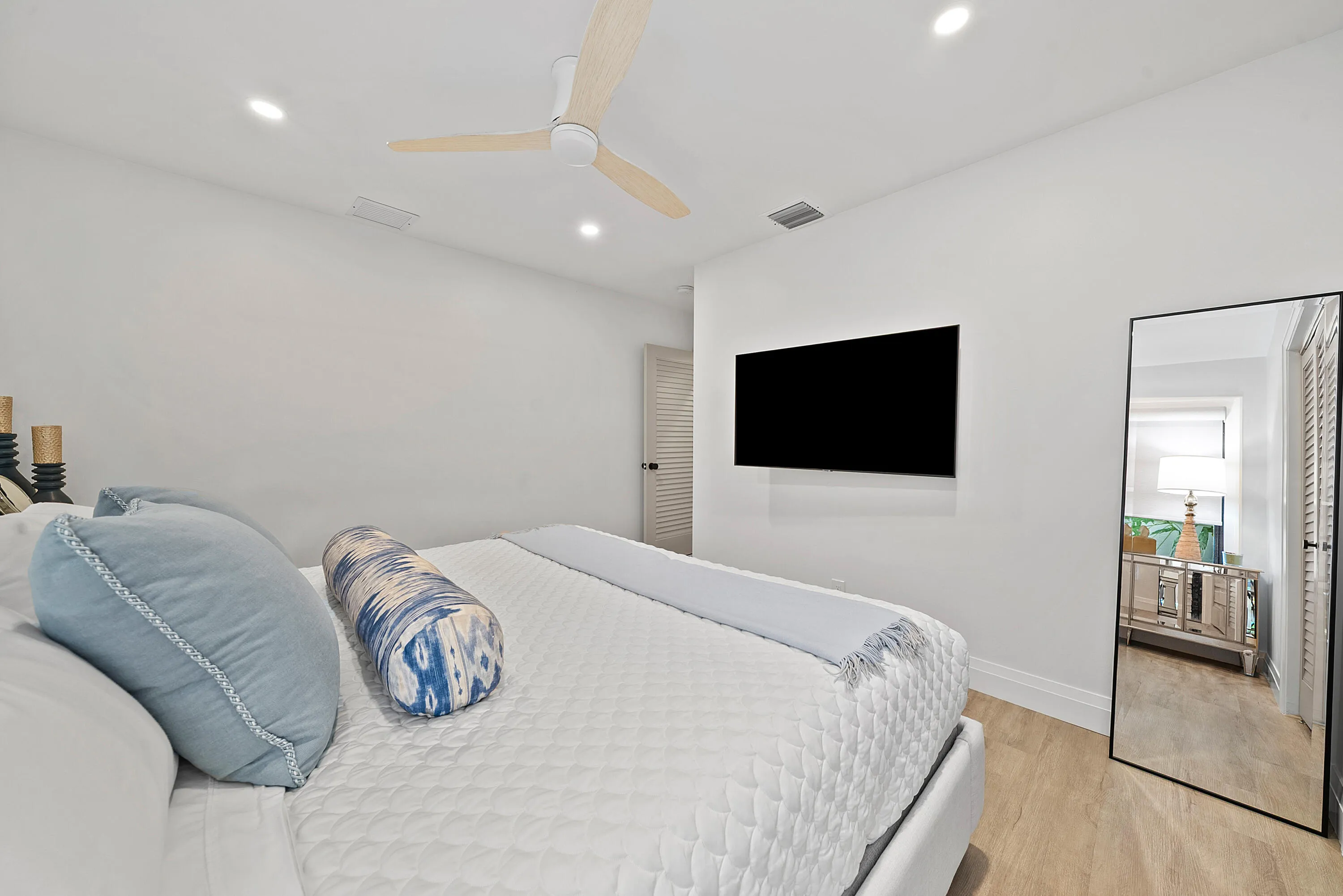 Guest bedroom