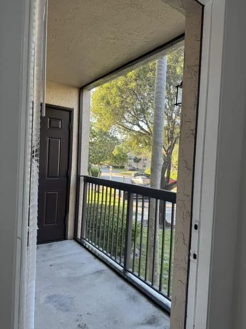 4541 Balcony and storage door