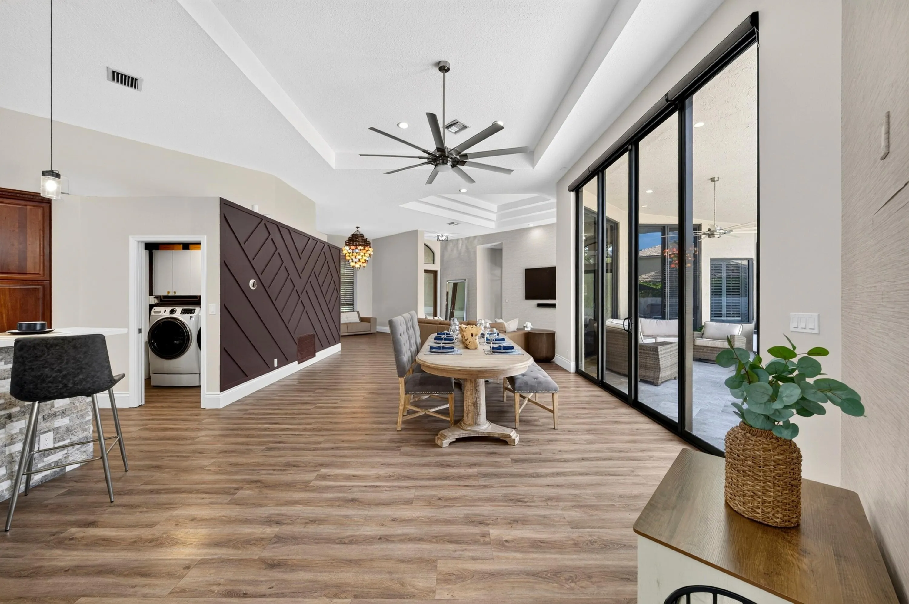 019-051-LivingDining Room-4000x2662