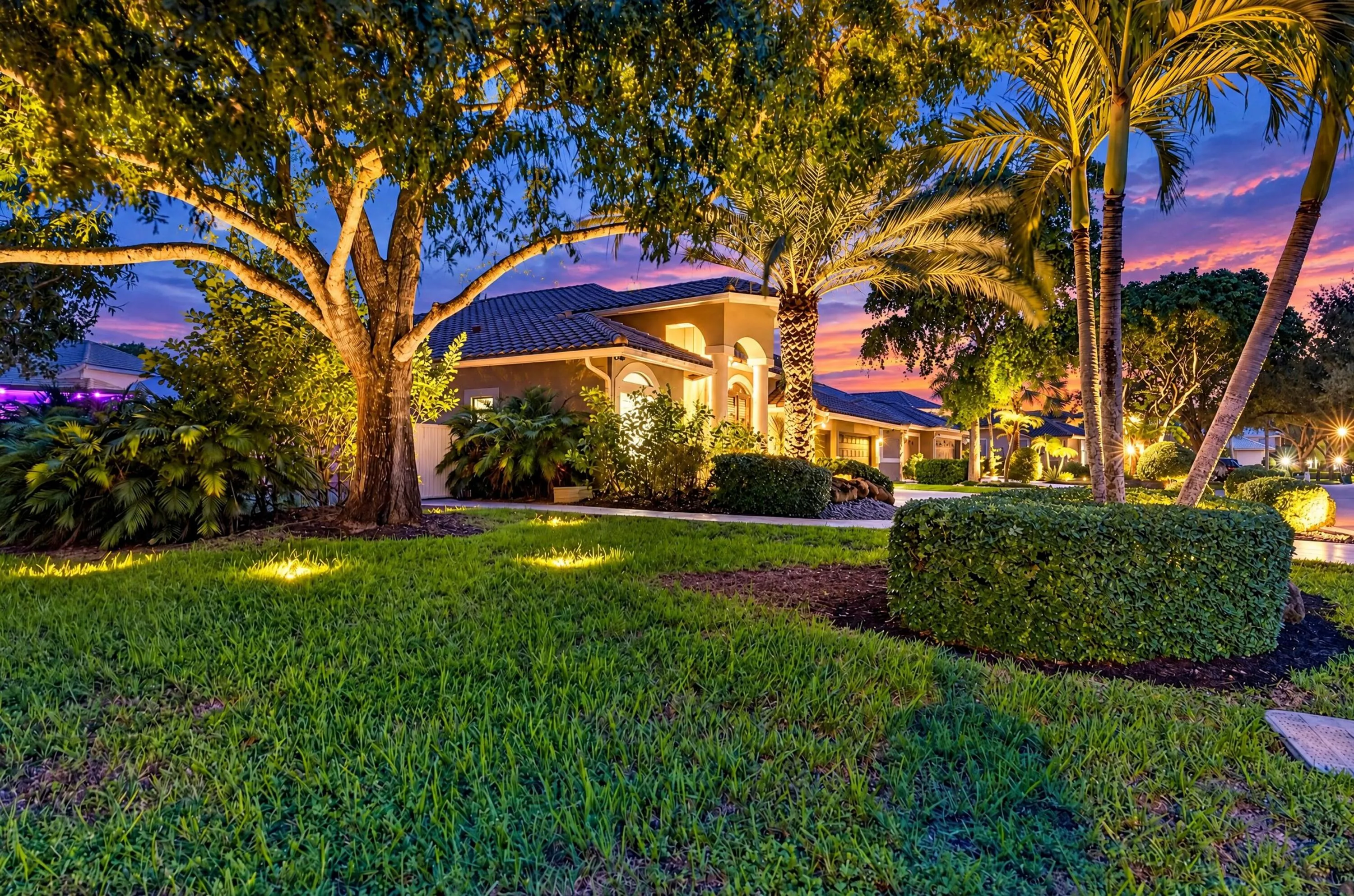 054-019-Front Yard-4000x2650