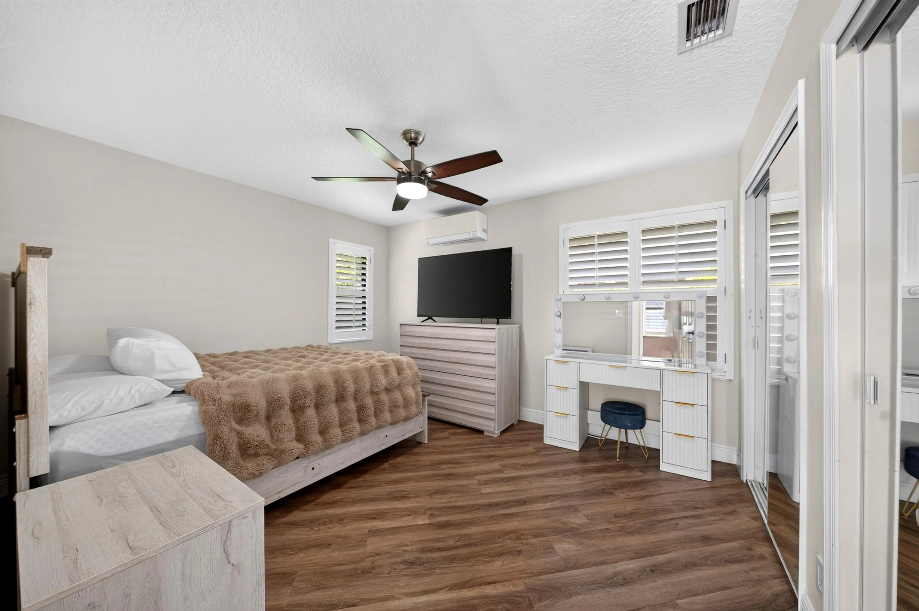 031-056-Bedroom-4000x2662