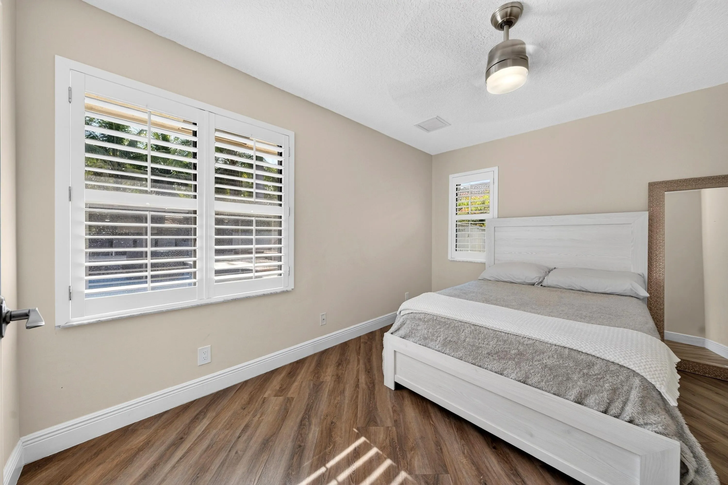 033-008-Bedroom-4000x2666