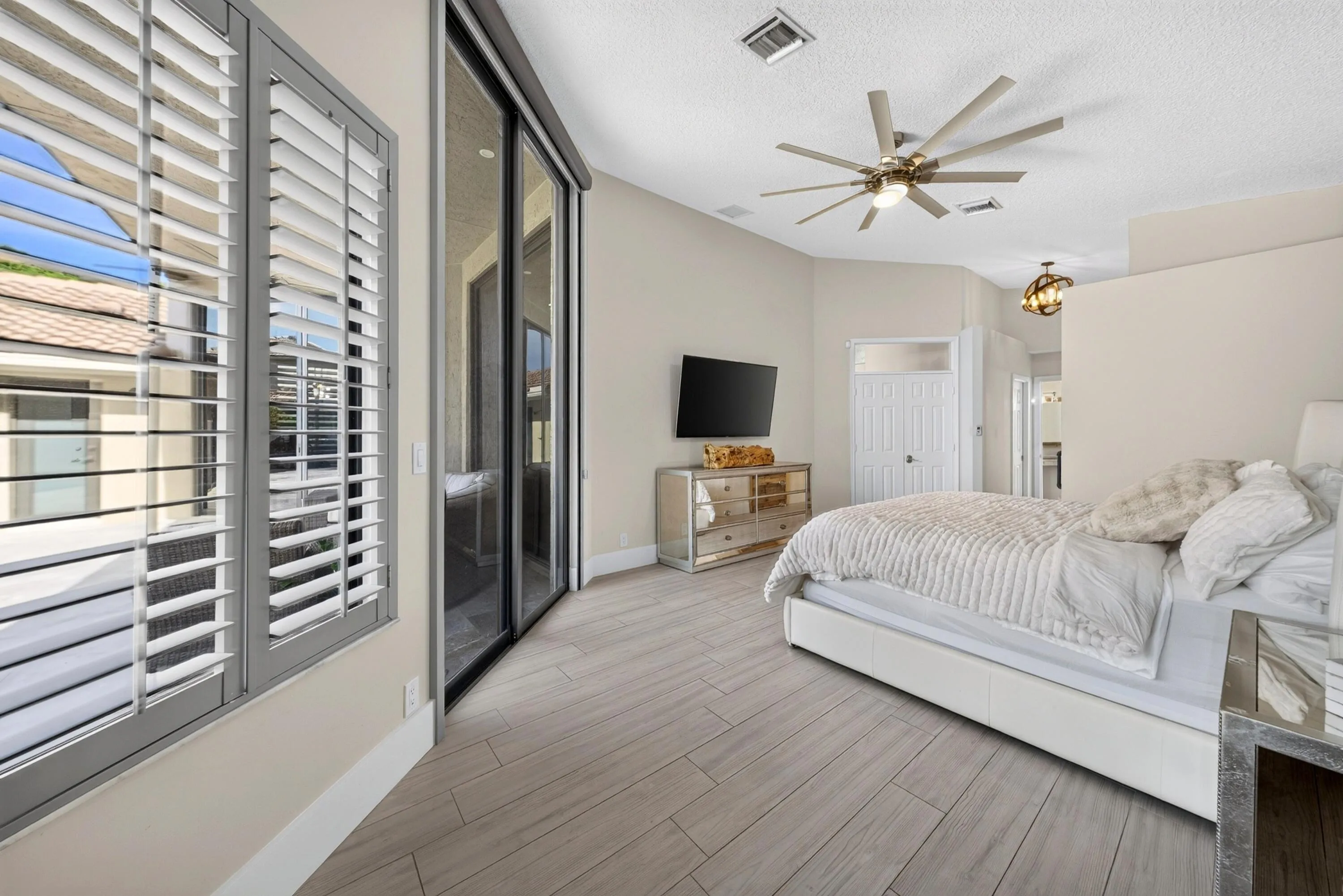 022-048-Primary Bedroom-4000x2670