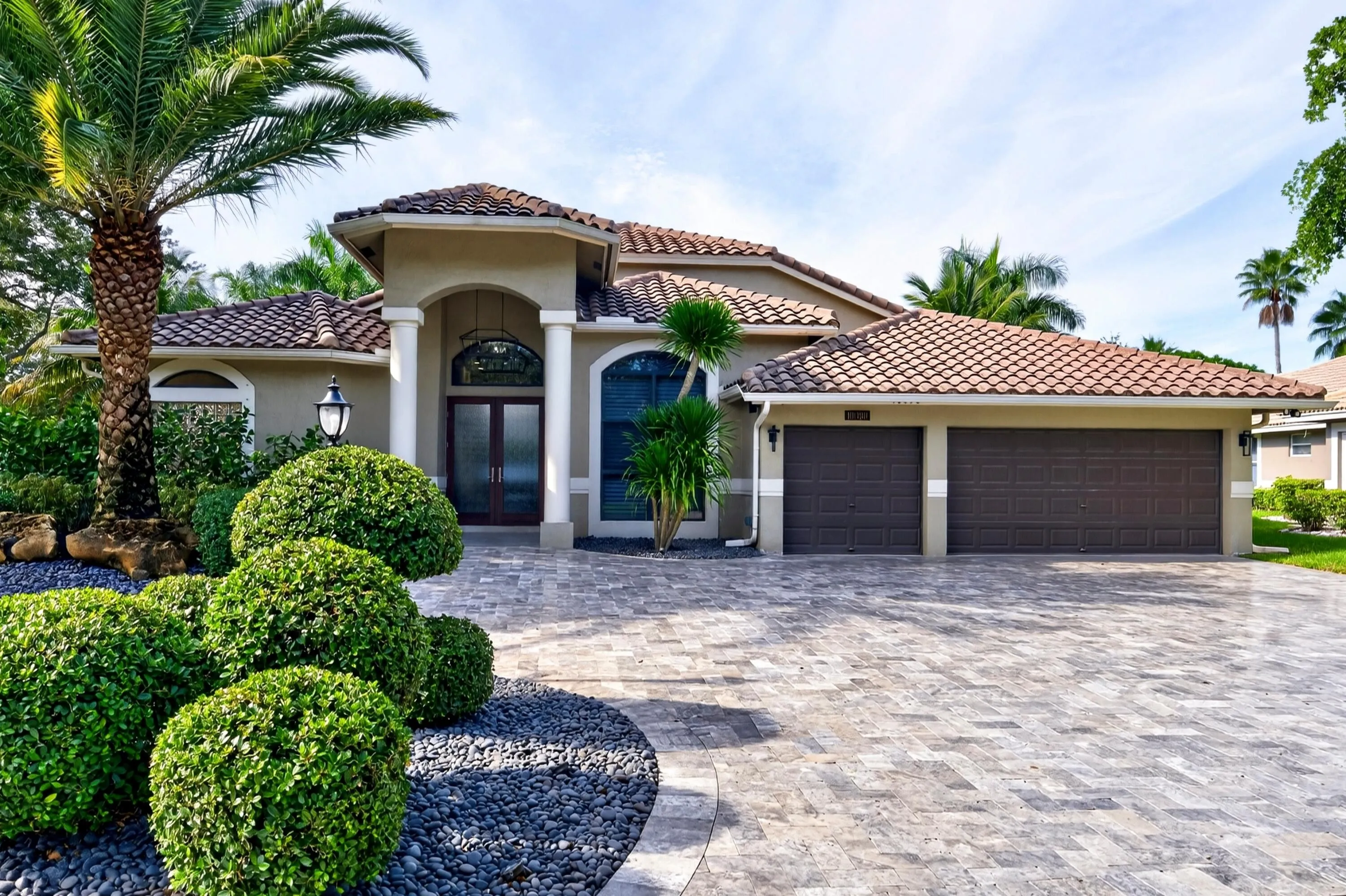 005-006-Front of Home-4000x2666