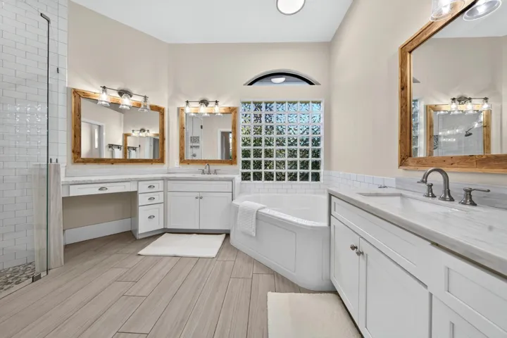 024-046-Primary Bath-4000x2664
