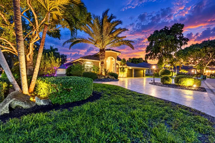 053-010-Front Yard-4000x2675
