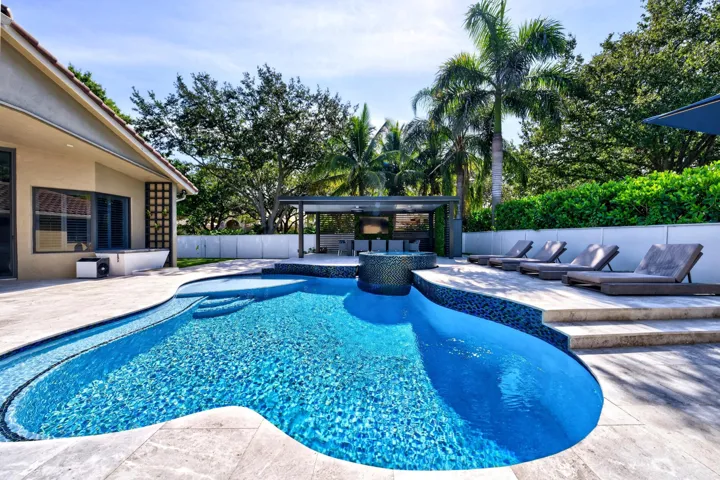 041-001-Pool-4000x2666
