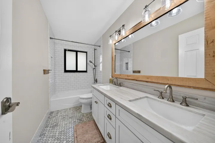 032-022-Bathroom-4000x2662