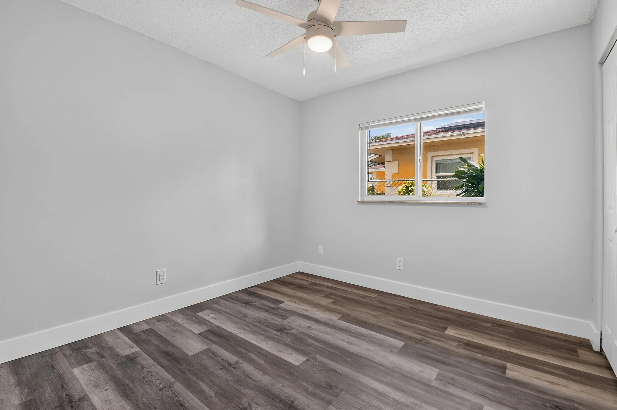 8857thSt(23)