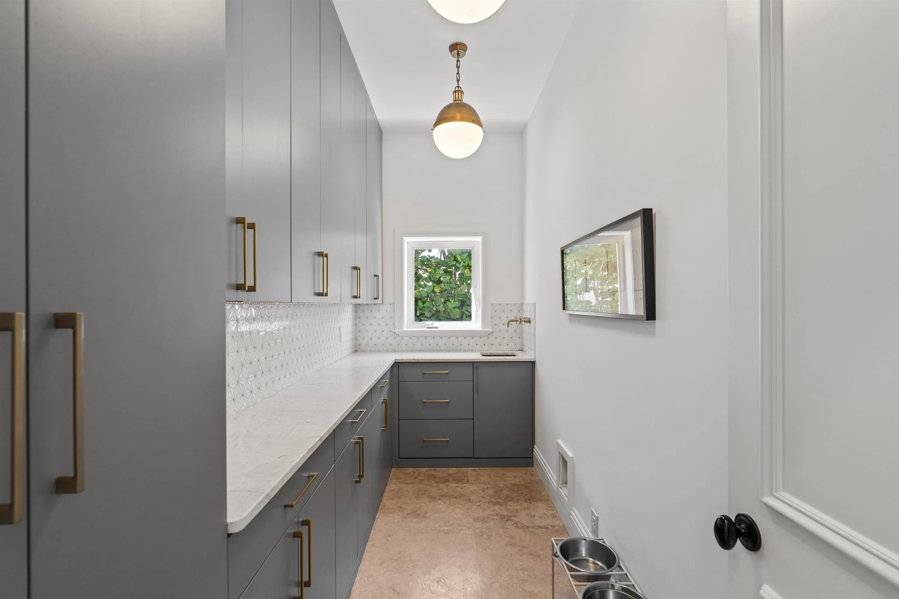 BUTLERS_PANTRY