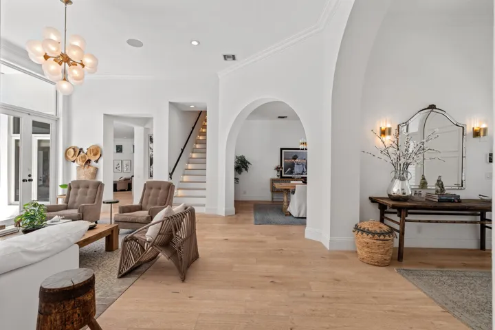 LIVING_ROOM_TO_DINING
