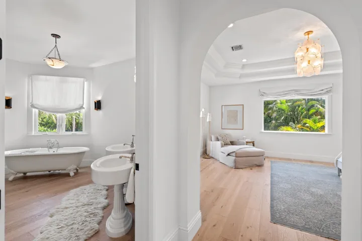 PRIMARY_BEDROOM_ENTRY