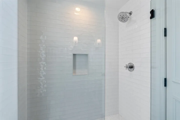 BATHROOM_2_SHOWER