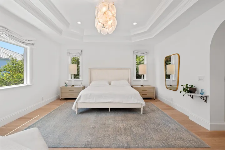 PRIMARY_BEDROOM_STRAIGHT