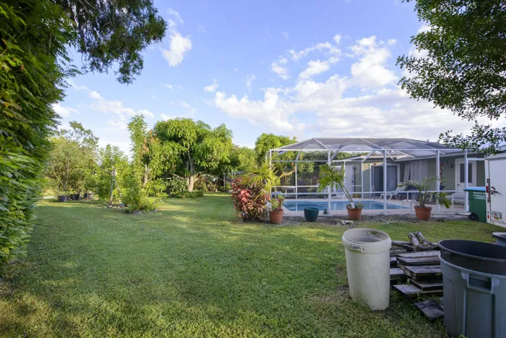 11- Backyard (11)