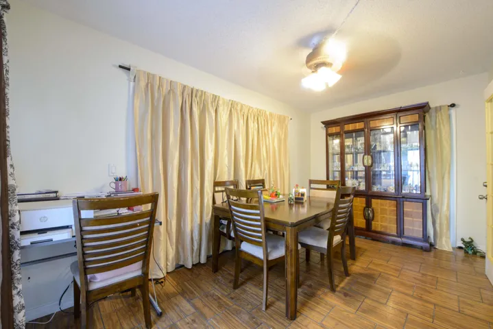 04- Dining Room (2)
